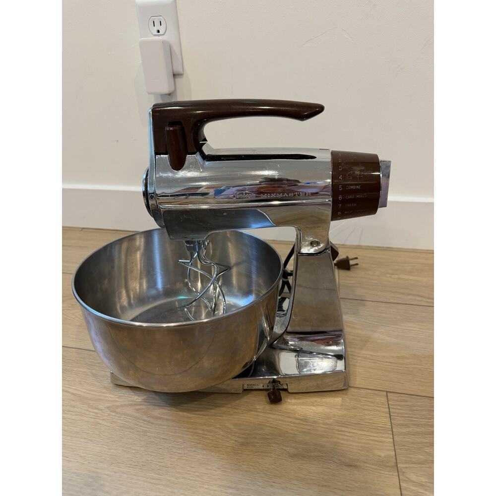 Vintage Sunbeam Mixmaster 12-Speed Mixer Chrome W/Stand 1 Bowls & Beaters TESTED